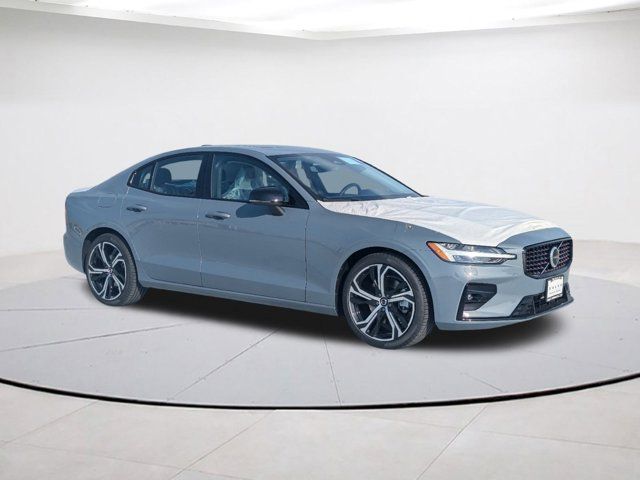 2024 Volvo S60 Plus Dark Theme