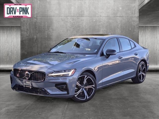 2024 Volvo S60 Plus Dark Theme