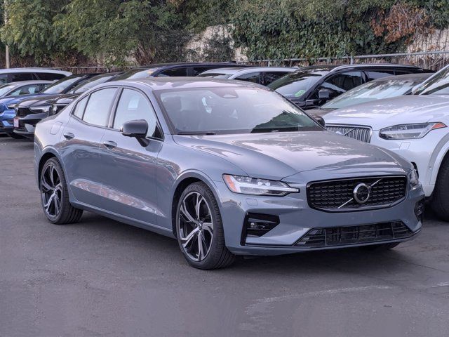 2024 Volvo S60 Plus Dark Theme