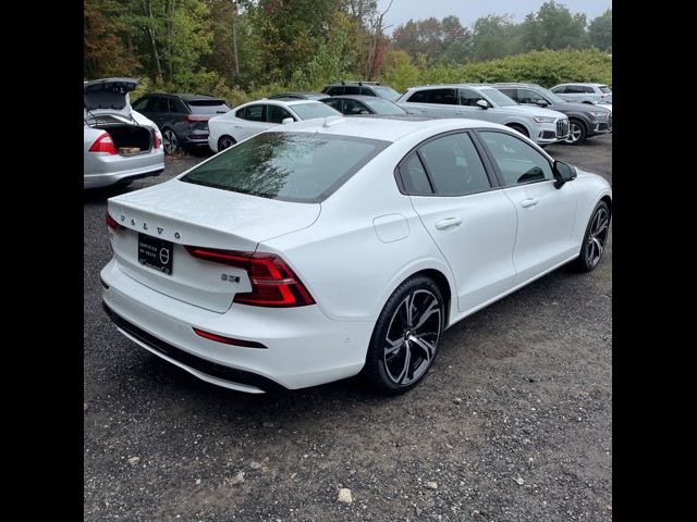 2024 Volvo S60 Plus Dark Theme