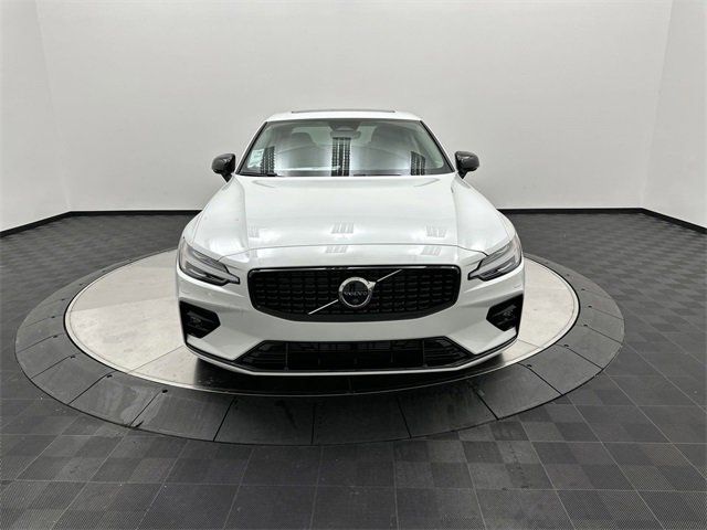 2024 Volvo S60 Plus Dark Theme