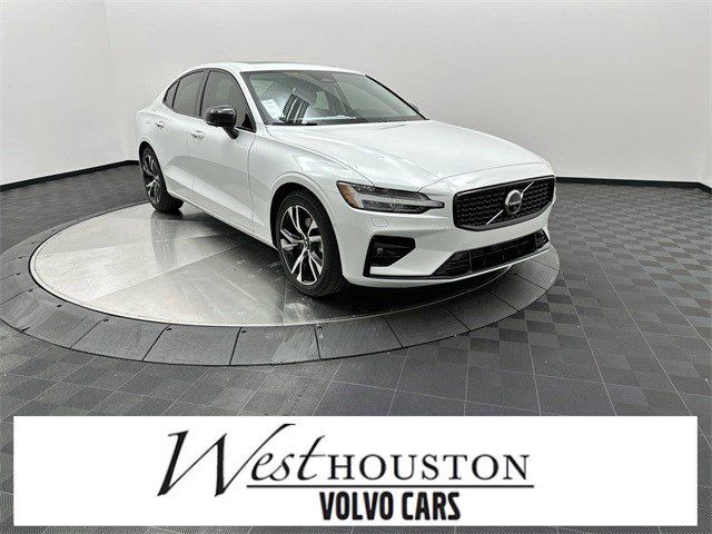 2024 Volvo S60 Plus Dark Theme