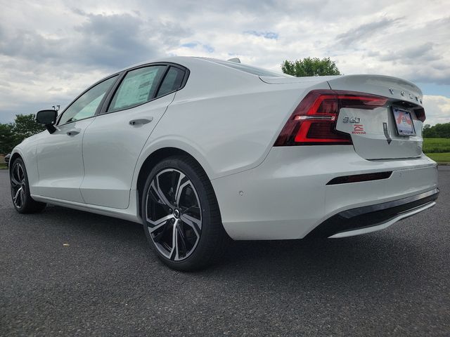 2024 Volvo S60 Plus Dark Theme