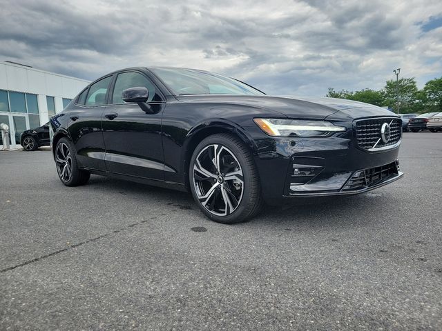 2024 Volvo S60 Plus Dark Theme