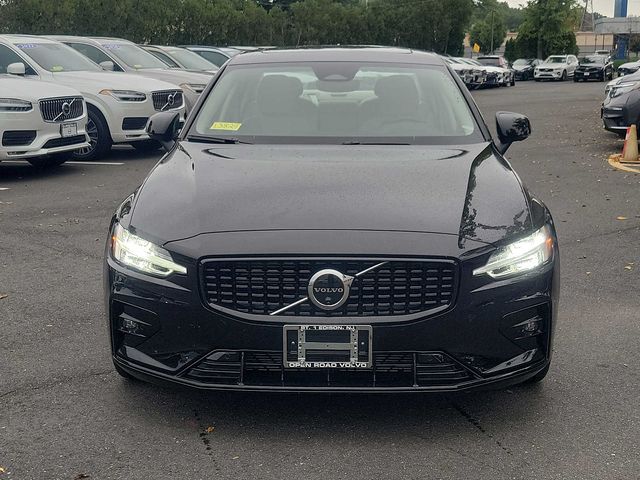 2024 Volvo S60 Plus Dark Theme