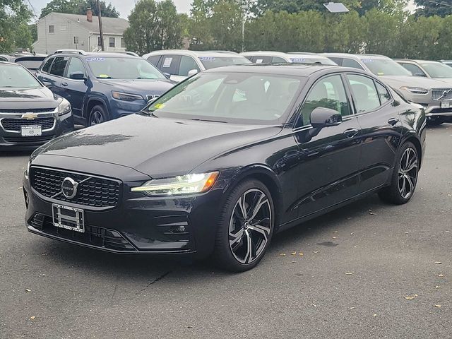 2024 Volvo S60 Plus Dark Theme