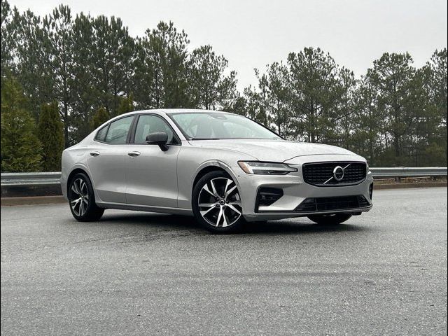 2024 Volvo S60 Plus Dark Theme