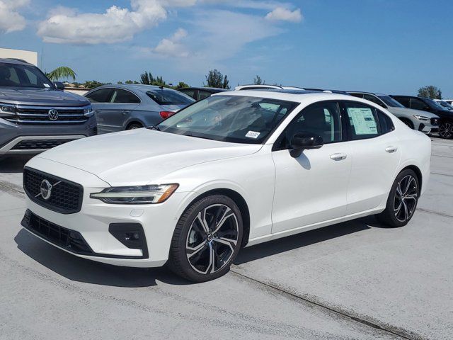 2024 Volvo S60 Plus Dark Theme