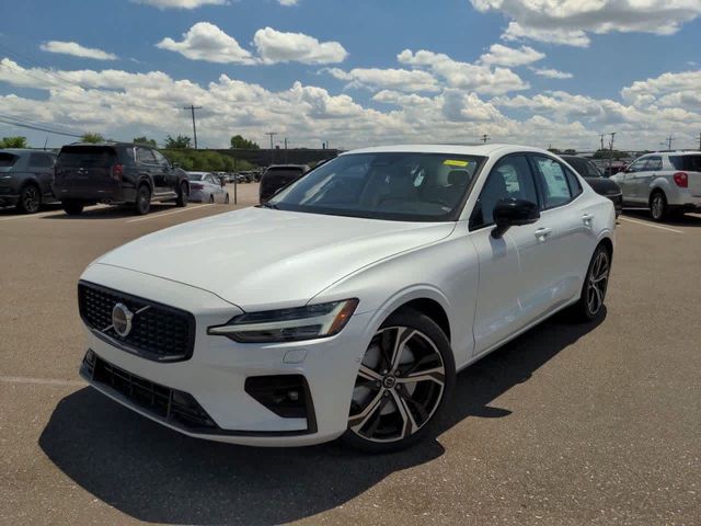 2024 Volvo S60 Plus Dark Theme