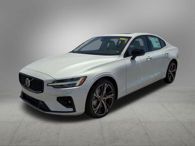 2024 Volvo S60 Plus Dark Theme