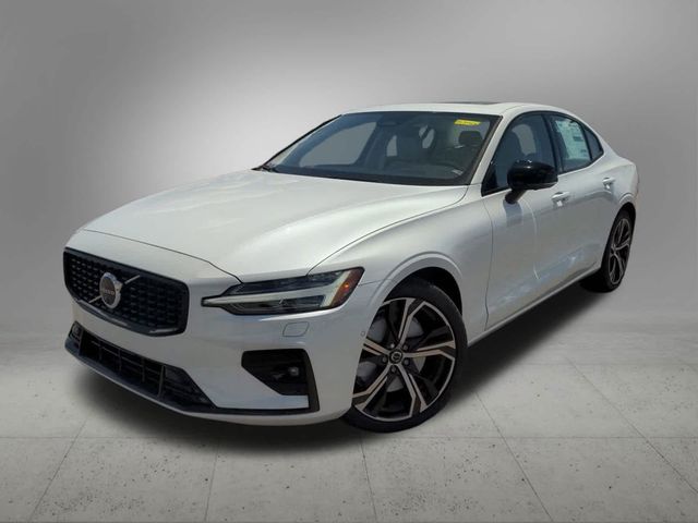 2024 Volvo S60 Plus Dark Theme