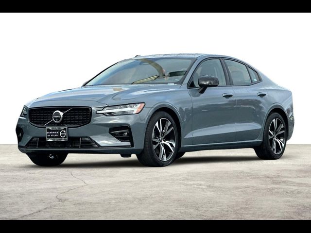 2024 Volvo S60 Plus Dark Theme