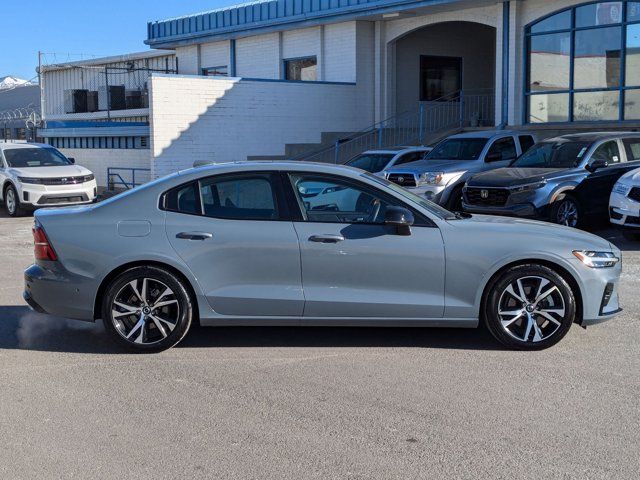 2024 Volvo S60 Plus Dark Theme