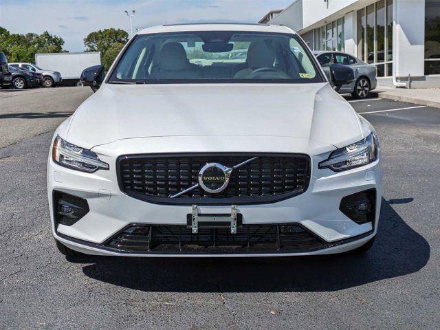2024 Volvo S60 Plus Dark Theme