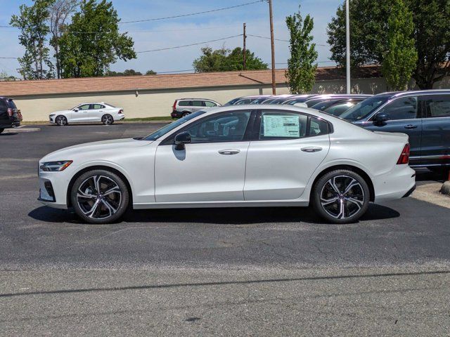 2024 Volvo S60 Plus Dark Theme