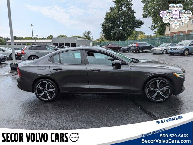 2024 Volvo S60 Plus Dark Theme