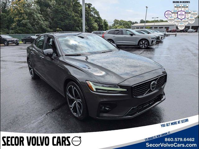 2024 Volvo S60 Plus Dark Theme