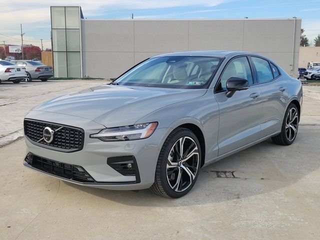 2024 Volvo S60 Plus Dark Theme