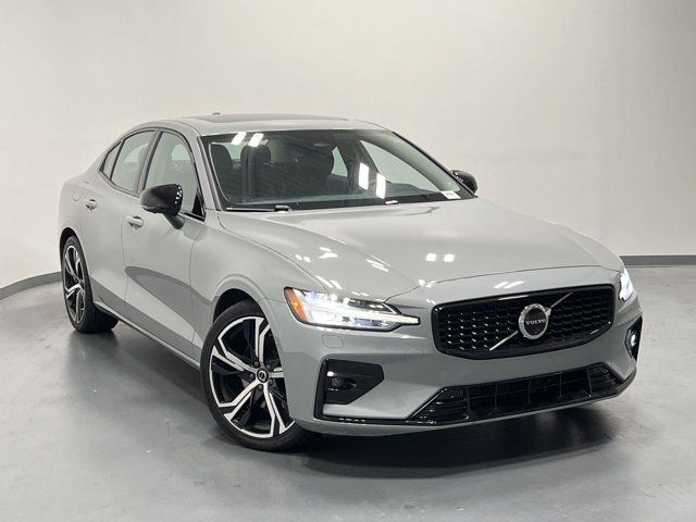 2024 Volvo S60 Plus Dark Theme