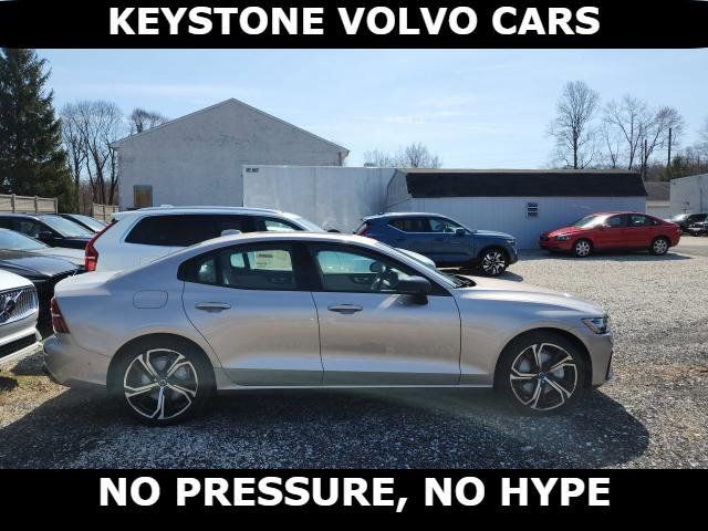 2024 Volvo S60 Plus Dark Theme