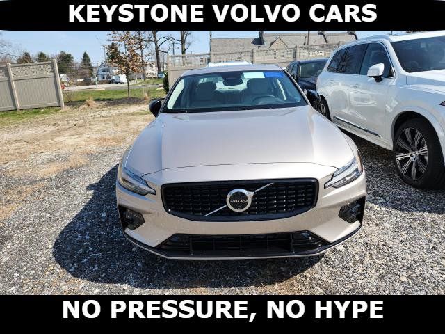 2024 Volvo S60 Plus Dark Theme