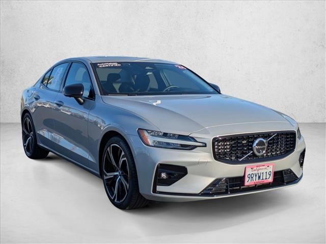 2024 Volvo S60 Plus Dark Theme