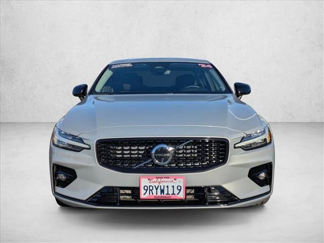 2024 Volvo S60 Plus Dark Theme