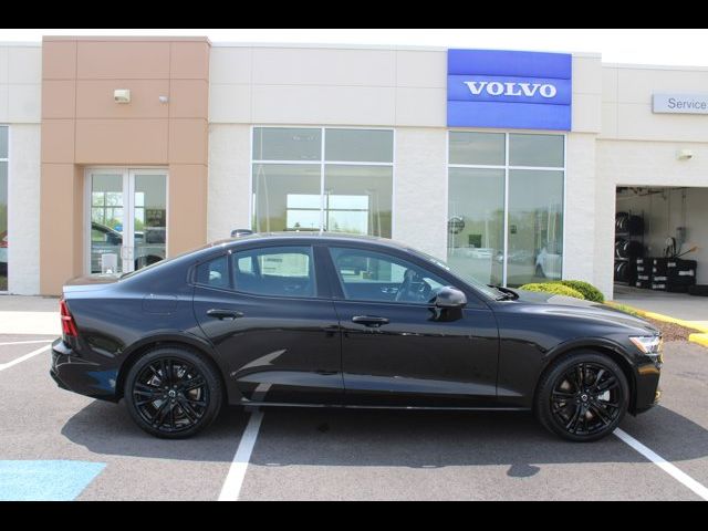 2024 Volvo S60 Plus Dark Theme