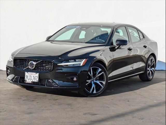 2024 Volvo S60 Plus Dark Theme