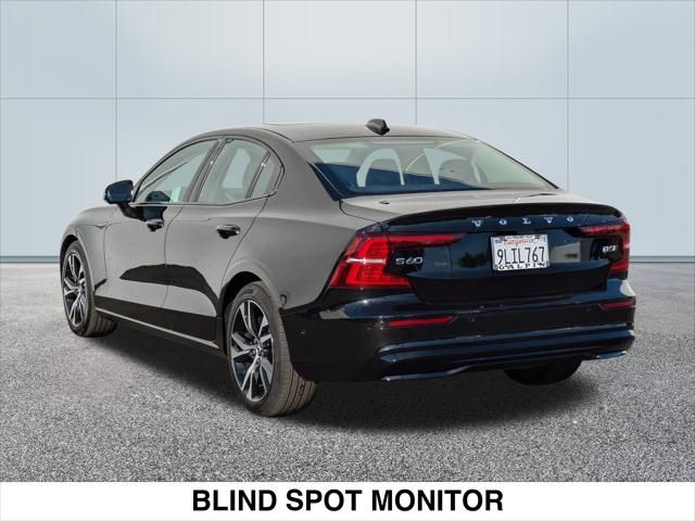 2024 Volvo S60 Plus Dark Theme