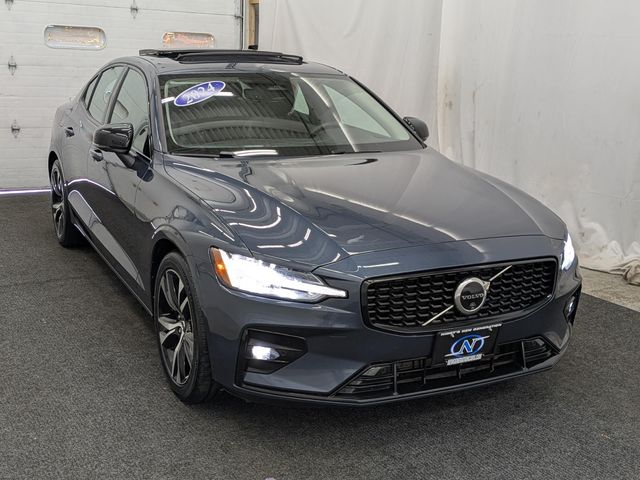 2024 Volvo S60 Plus Dark Theme