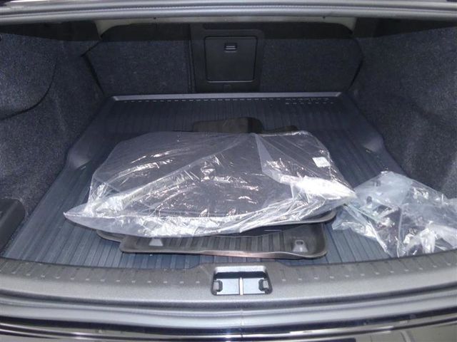 2024 Volvo S60 Plus Dark Theme