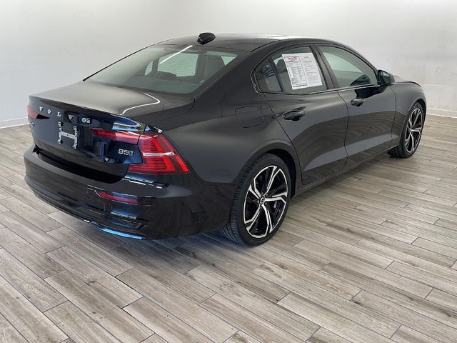 2024 Volvo S60 Plus Dark Theme