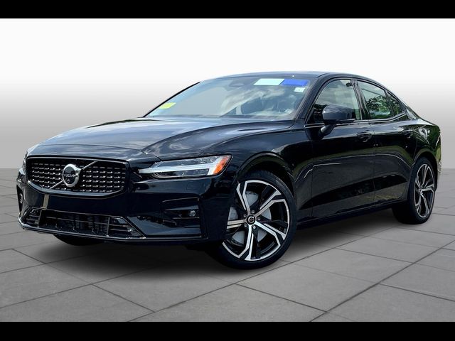 2024 Volvo S60 Plus Dark Theme