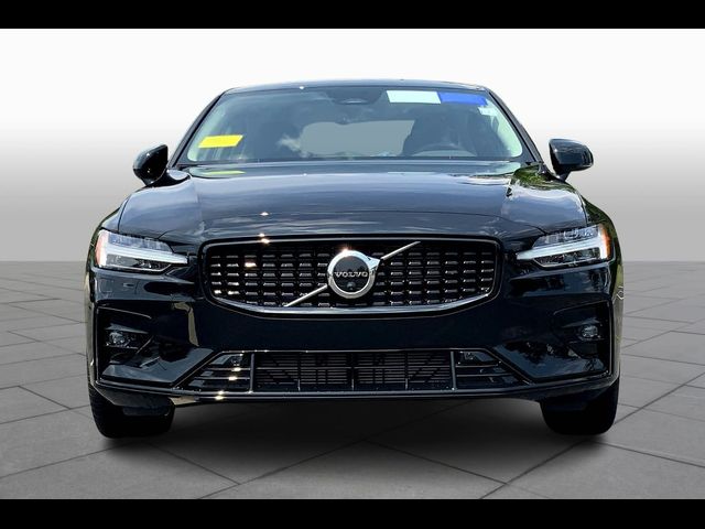 2024 Volvo S60 Plus Dark Theme