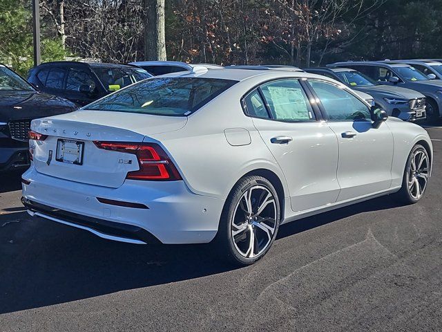 2024 Volvo S60 Plus Dark Theme