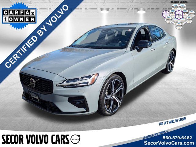 2024 Volvo S60 Plus Dark Theme