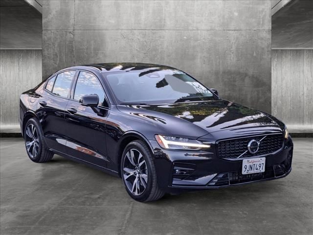 2024 Volvo S60 Plus Dark Theme