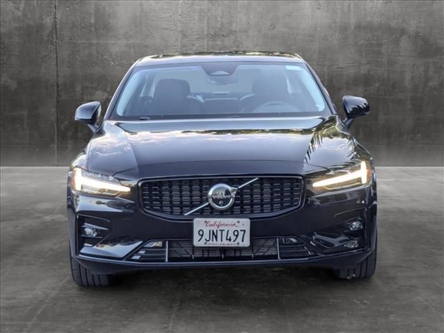 2024 Volvo S60 Plus Dark Theme