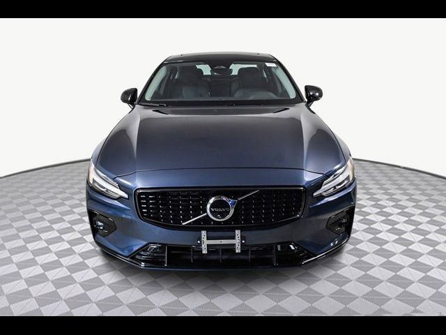 2024 Volvo S60 Plus Dark Theme