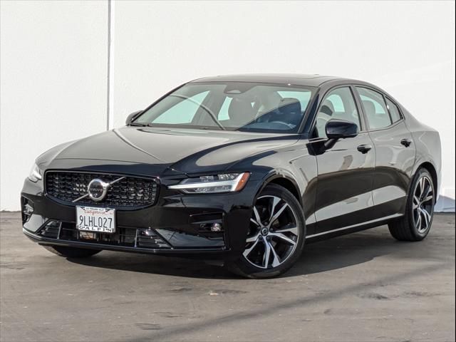 2024 Volvo S60 Plus Dark Theme