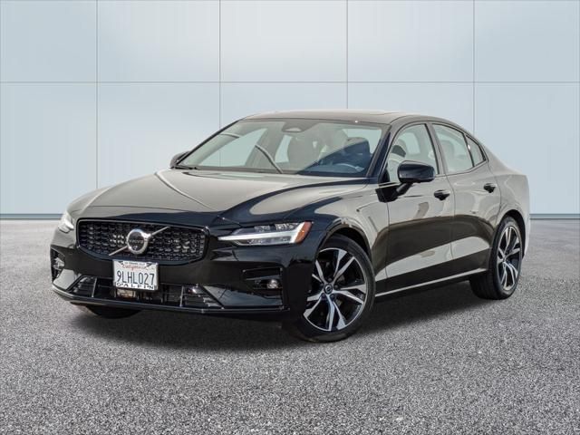 2024 Volvo S60 Plus Dark Theme