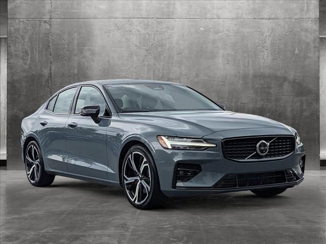 2024 Volvo S60 Plus Dark Theme