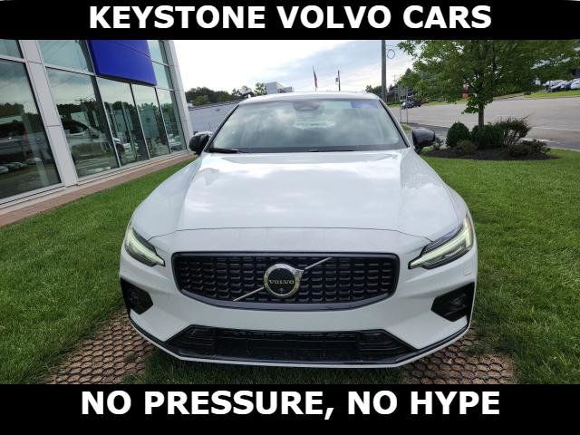 2024 Volvo S60 Plus Dark Theme