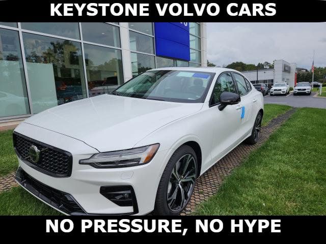 2024 Volvo S60 Plus Dark Theme