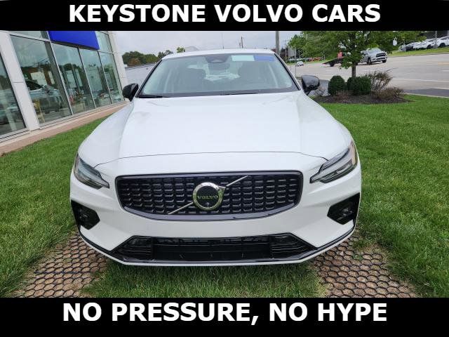 2024 Volvo S60 Plus Dark Theme