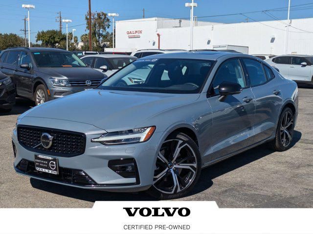 2024 Volvo S60 Plus Dark Theme