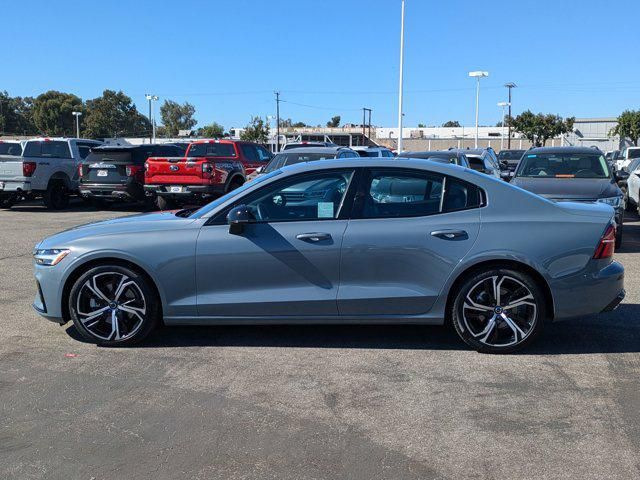 2024 Volvo S60 Plus Dark Theme