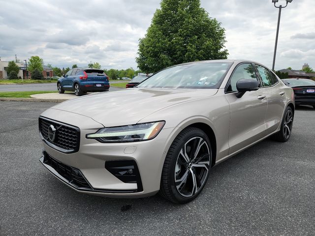 2024 Volvo S60 Plus Dark Theme