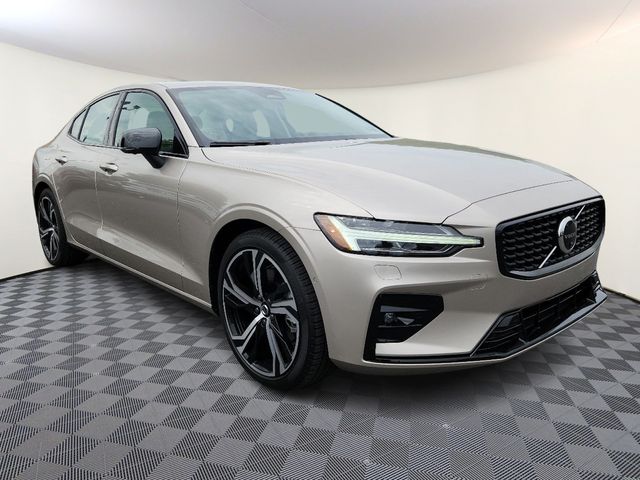 2024 Volvo S60 Plus Dark Theme